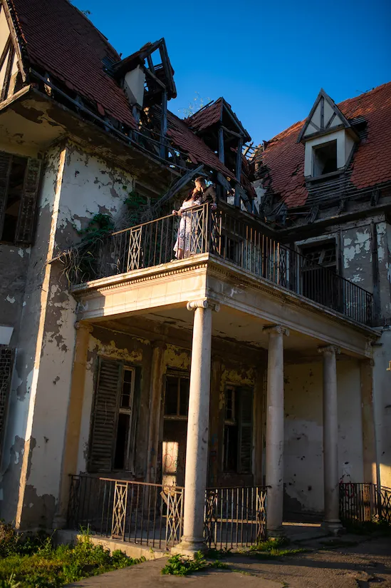 Foto sesija u napuštenoj kući u Vučju blizu Leskovca – kreativno venčanje