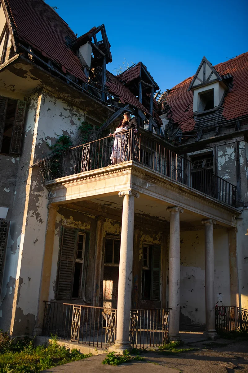 Foto sesija u napuštenoj kući u Vučju blizu Leskovca – kreativno venčanje