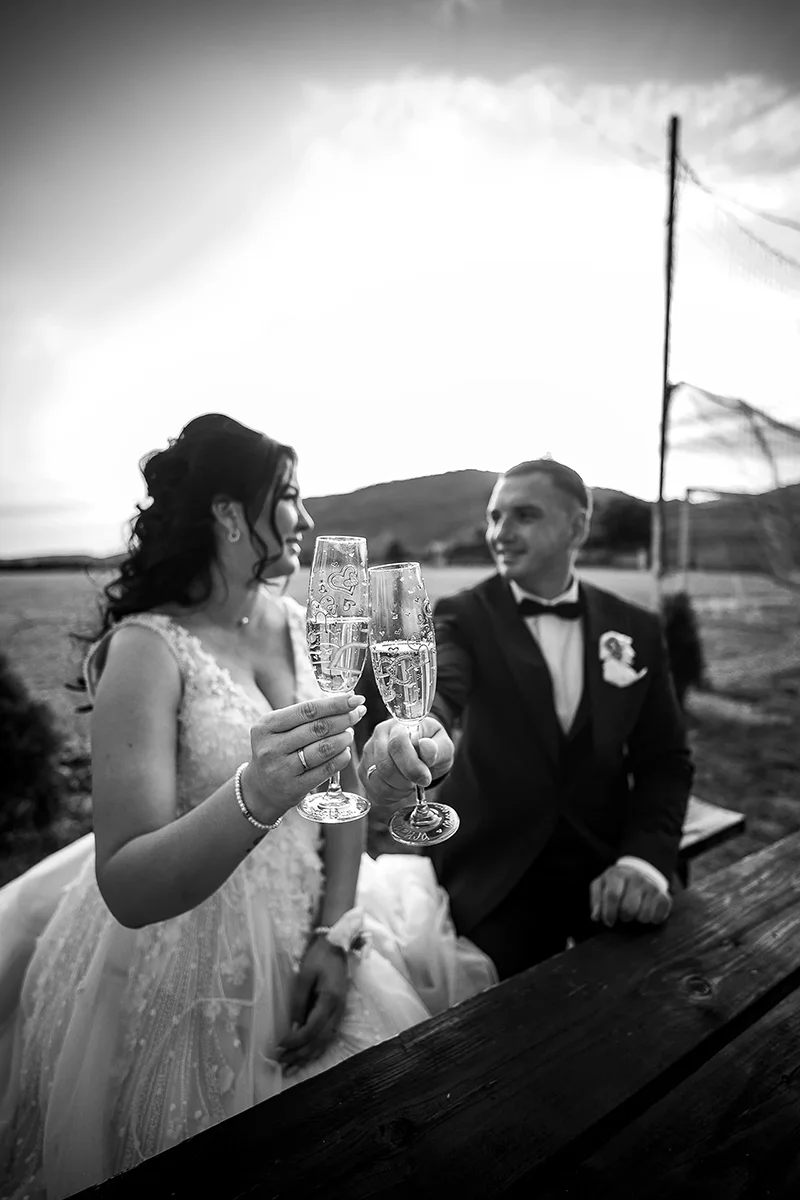 Mladenci odmaraju nakon fotografisanja