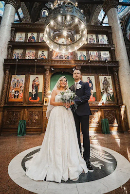 Mladi bračni par ispred saborna crkve u Nišu