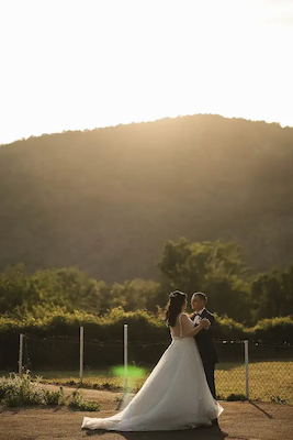 Mladi par kod vodopada Bigar - ljubavna sesija